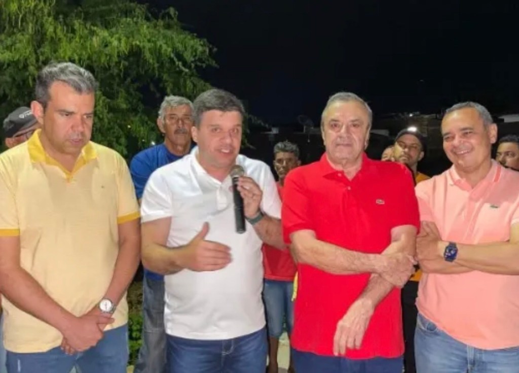Inauguração de calçamentos em São José do Egito vira ato&nbsp;político