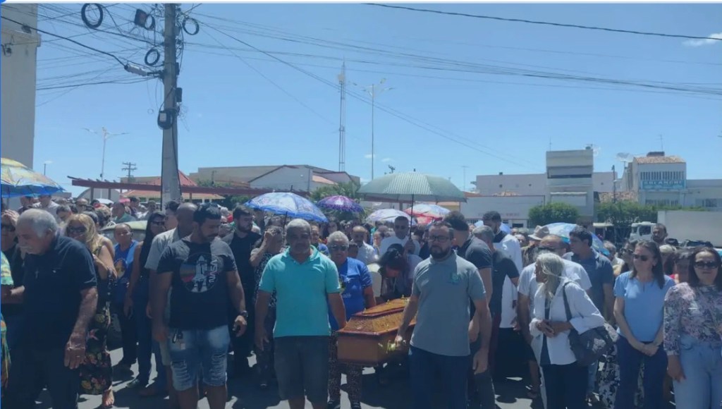 Multidão se despede do Padre José Viana, em&nbsp;Itapetim