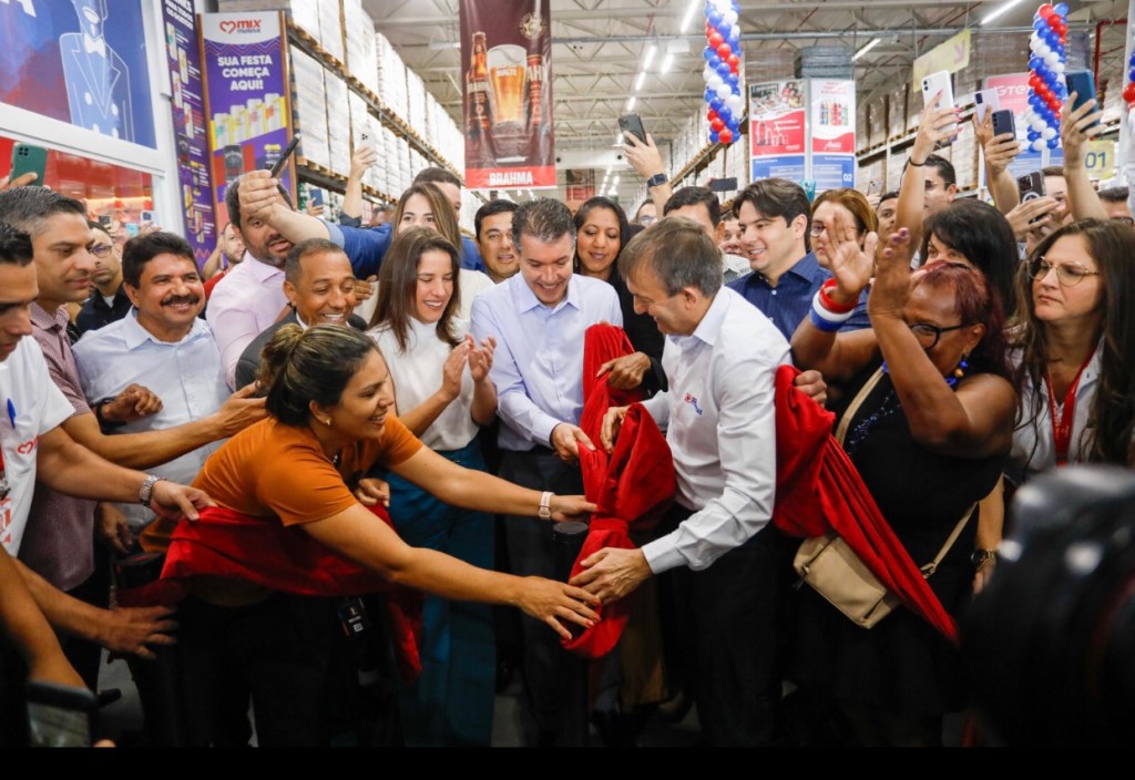 Raquel Lyra prestigia inauguração de unidade do Mix Mateus em&nbsp;Olinda