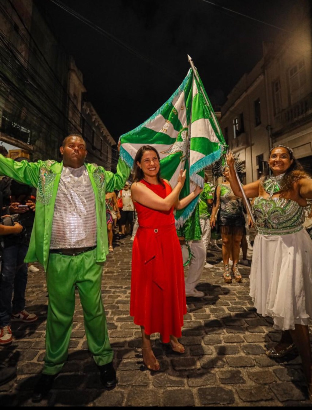 Governadora Raquel Lyra acompanha cortejo artístico e cultural no último dia do REC’n’Play