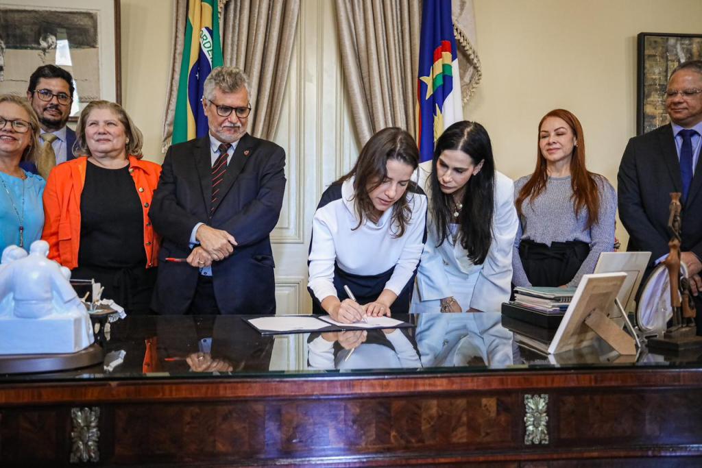 Governo de Pernambuco renova convênio com o Poder Judiciário para acelerar a regularização fundiária e mobiliária no&nbsp;Estado