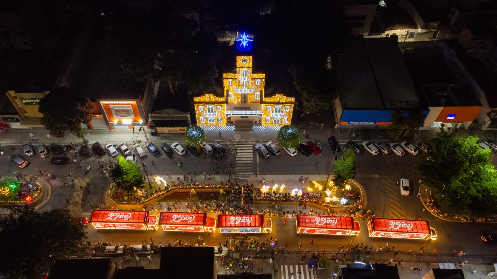 Os caminhões iluminados percorrem pontos estratégicos do Recife e&nbsp;Olinda