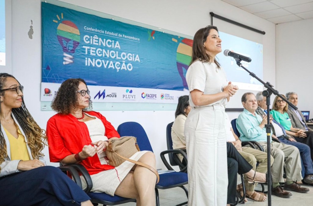 Raquel entrega propostas de incentivo à ciência e tecnologia para a ministra Luciana&nbsp;Santos