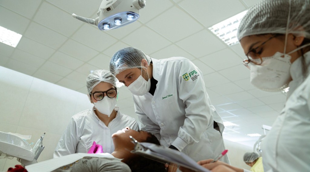 Profissional alerta sobre riscos e prevenção da&nbsp;gengivite