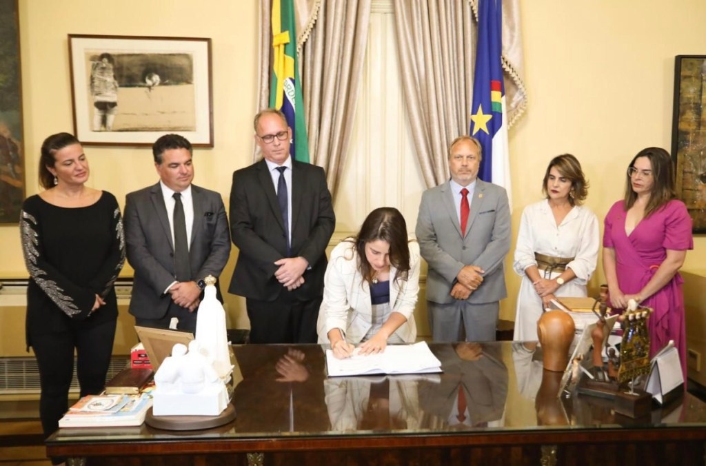 Raquel Lyra transmite chefia da Polícia Civil para o delegado Renato&nbsp;Leite