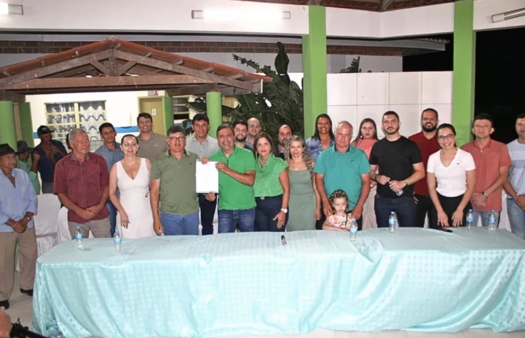 Prefeito de Brejinho assina ordens de serviço para construção de quadras&nbsp;Poliesportivas