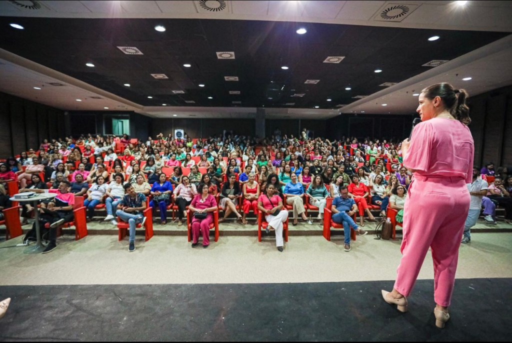 Raquel Lyra se reúne com mulheres que compõem o Governo e compartilha experiências da&nbsp;gestão