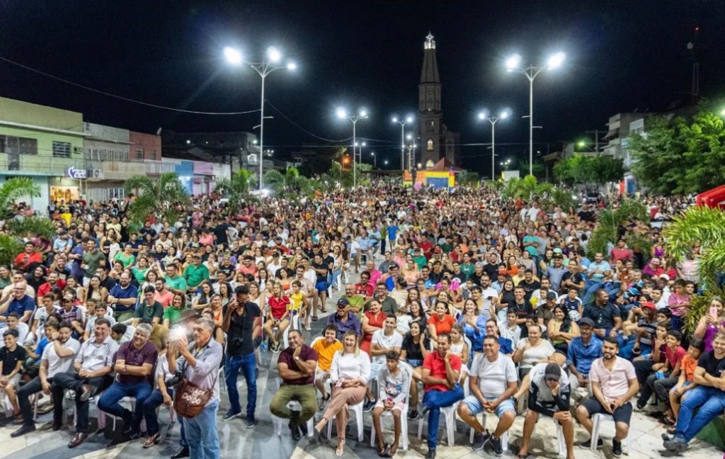 Evento de humor anima noite em Itapetim: Mução e Renan da Resenha arrancam&nbsp;risadas