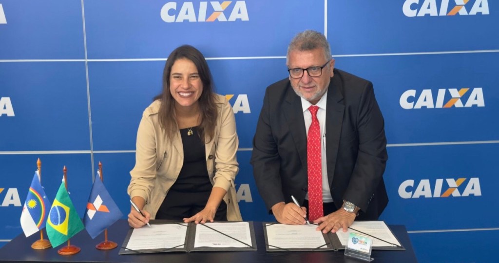 Raquel Lyra assina contrato com a Caixa e recebe 1º cartão do Mães de&nbsp;Pernambuco