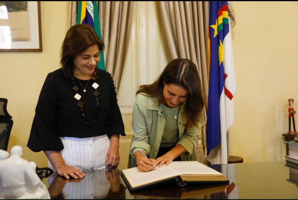 Raquel Lyra transmite cargo à Priscila Krause para cumprir agenda em Boston, na Brazil Conference&nbsp;2024