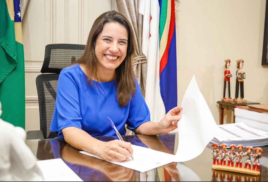 Governadora Raquel Lyra sanciona lei que cria o PE Produz Polo de&nbsp;Confecções