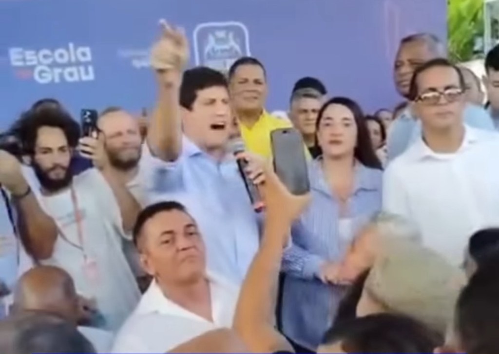 Protestos marcam visita do prefeito João Campos ao bairro da Várzea no&nbsp;Recife