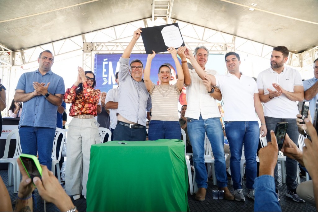 Raquel Lyra assina ordem de serviço para restauração da PE-220, em&nbsp;Arcoverde