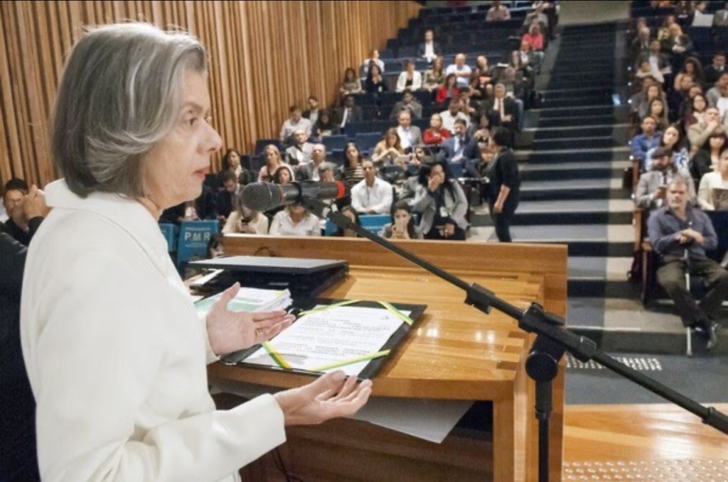 Presidente do TSE, Cármen Lúcia faz palestra no Congresso Integrado de Direito Eleitoral, em&nbsp;Caruaru