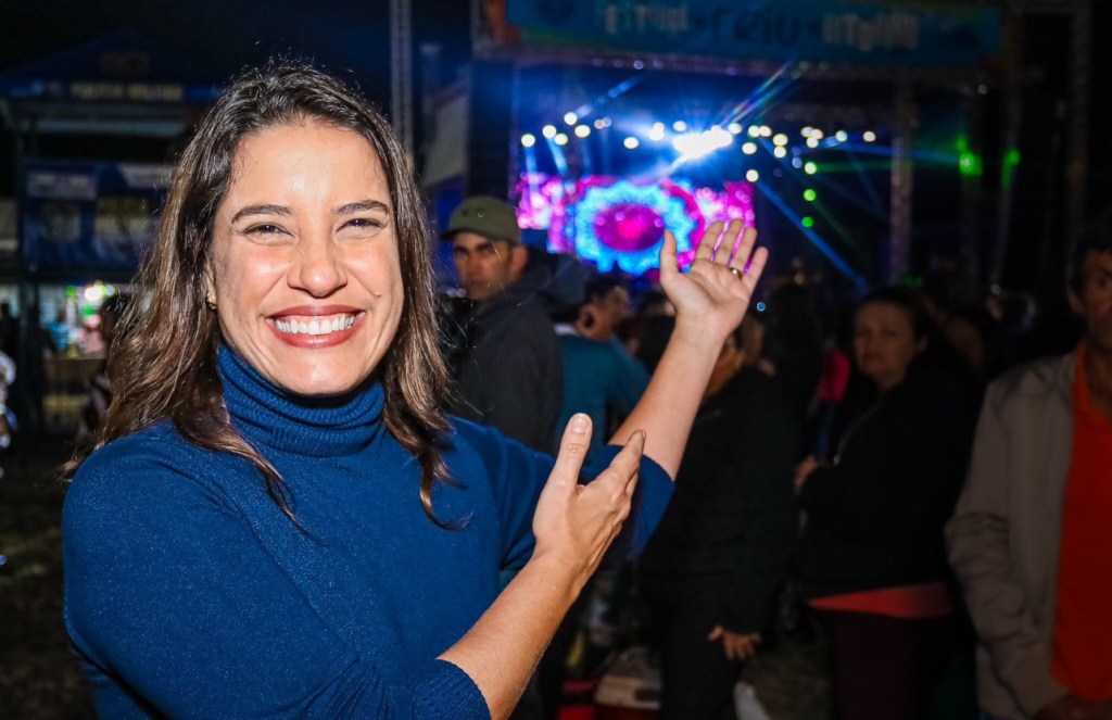 Em Riacho das Almas, Raquel Lyra prestigia Festival do Frio e anuncia obras de pavimentação de&nbsp;estrada