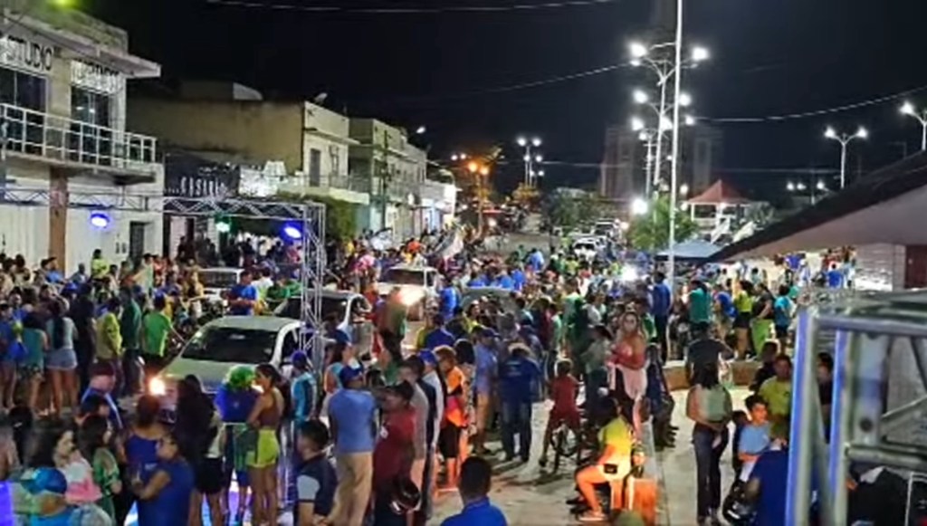 Adesivagem da campanha de Anderson e Jordânia reúne multidão em&nbsp;Itapetim