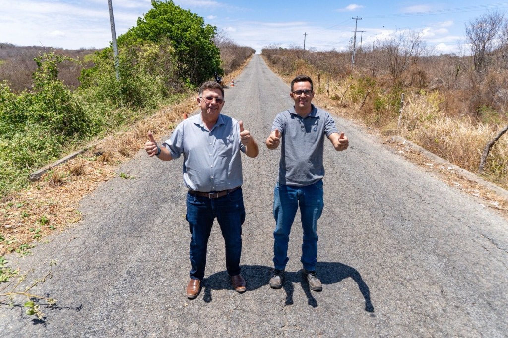 Prefeitura de Itapetim realiza manutenção nas margens da&nbsp;PE-263