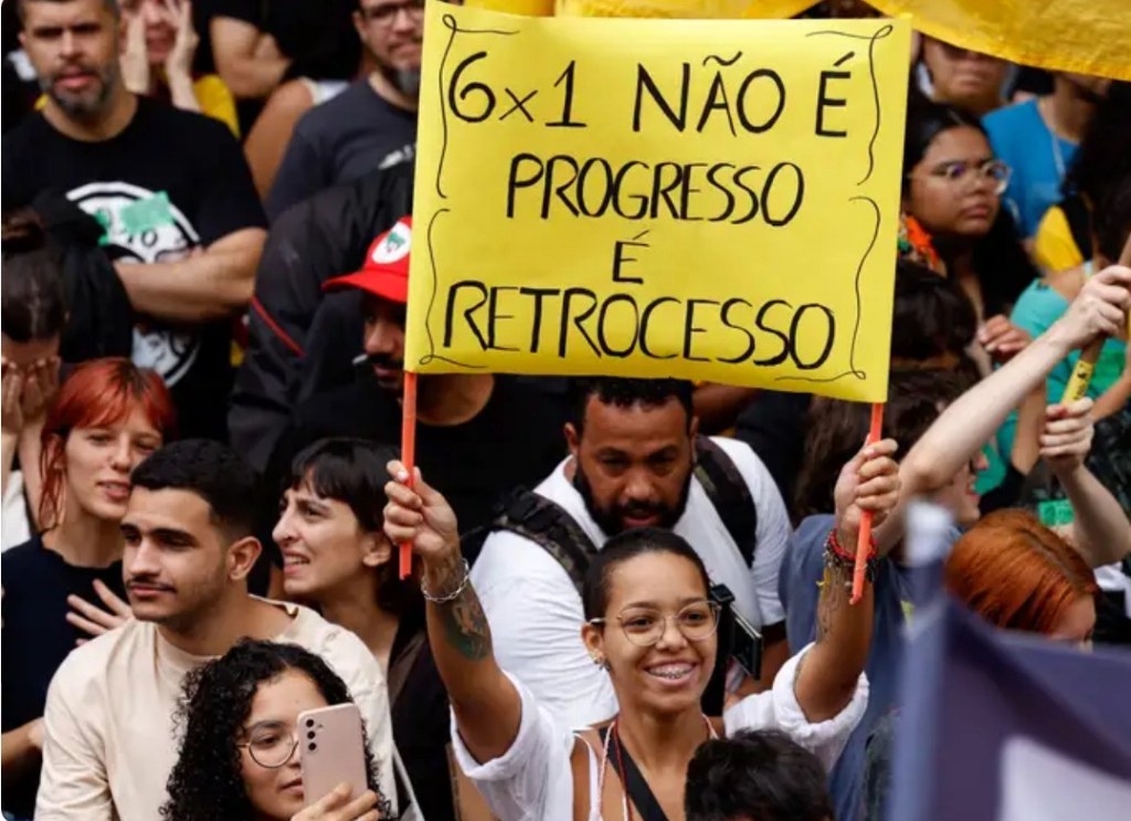 Manifestantes vão às ruas pelo fim da escala de trabalho&nbsp;6×1