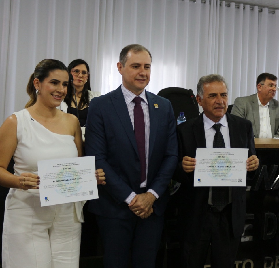 Prefeita e vice e vereadores eleitos de Itapetim são diplomados pela Justiça&nbsp;Eleitoral