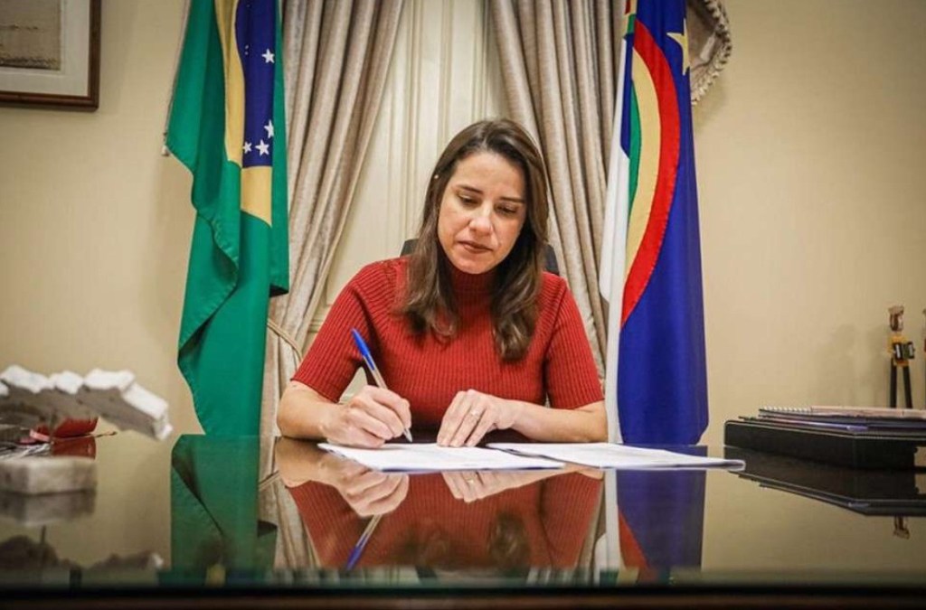 Raquel Lyra inaugura aula para 2.400 novos PMs e anuncia 392 casas do Minha Casa, Minha&nbsp;Vida.