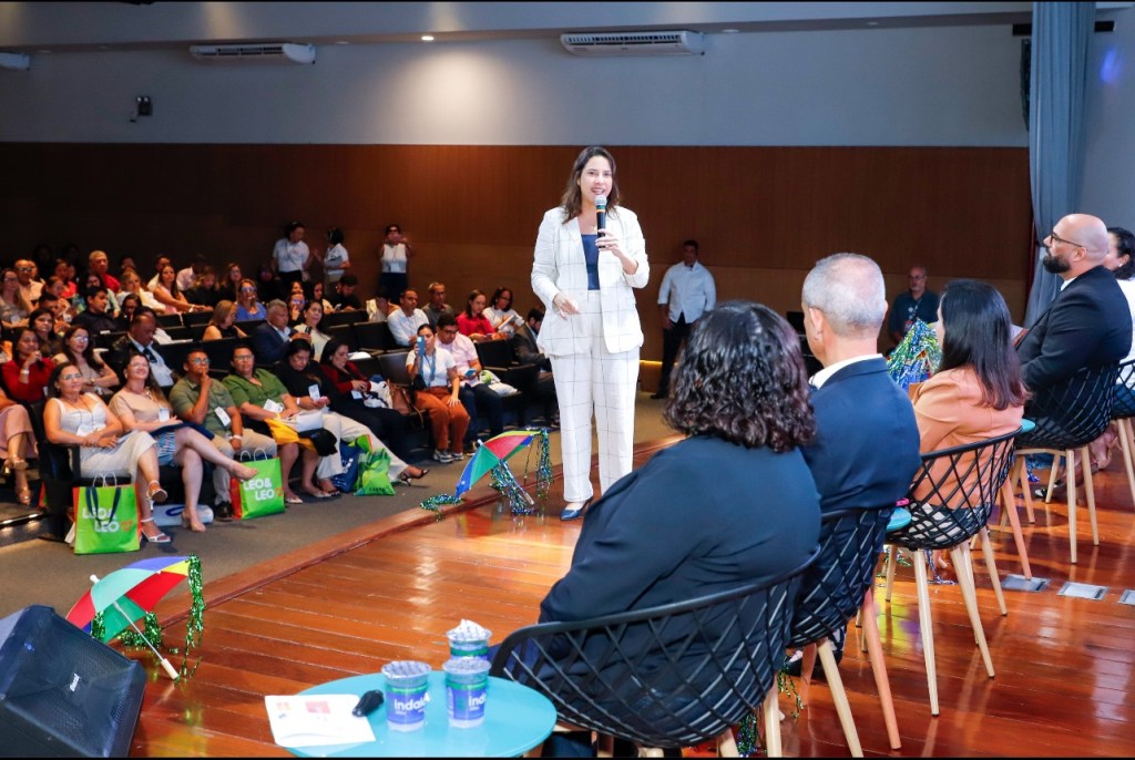 Fortalecendo compromisso com a educação, Raquel Lyra participa de seminário com gestores&nbsp;municipais