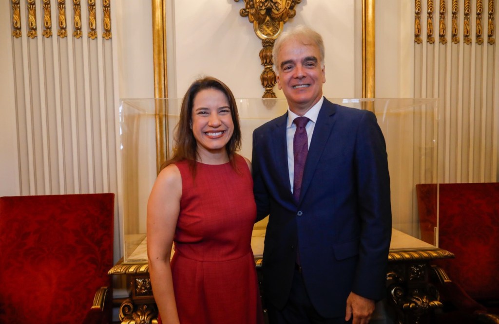 Raquel Lyra prestigia posse do novo desembargador do TJPE e ressalta diálogo com o Poder&nbsp;Judiciário