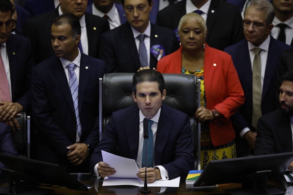 Hugo Motta exige presença em plenário só às quartas e libera voto por celular à&nbsp;noite