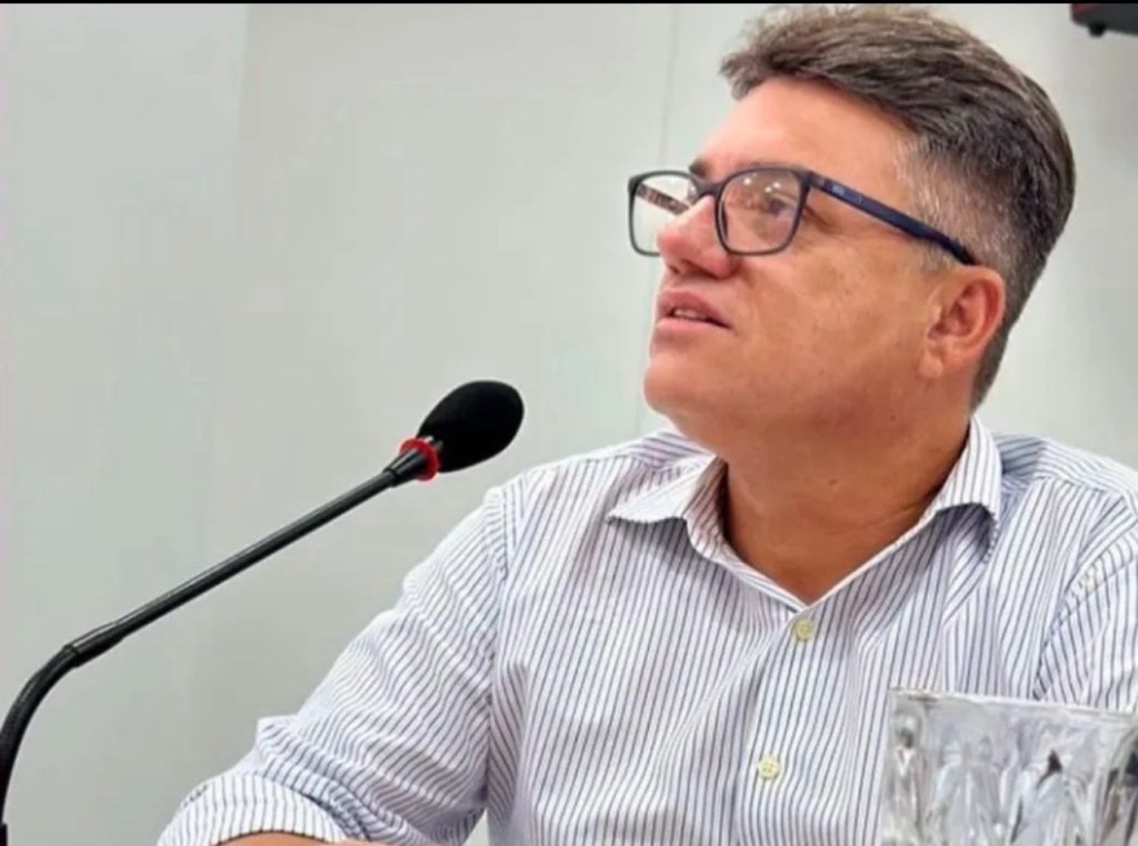 Prefeito de São José do Egito é criticado por ostentação em meio à escassez de recursos para a população&nbsp;carente