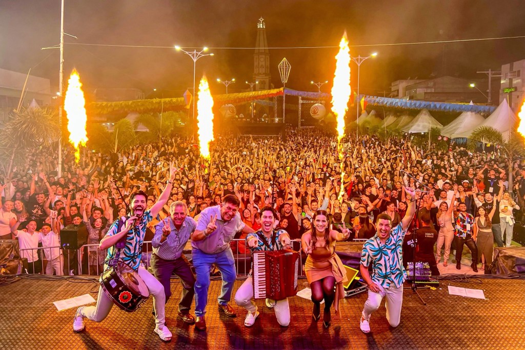 Multidão lota o centro de Itapetim na tradicional Festa de São Pedro 2025, que se encerra nesta segunda&nbsp;(30)