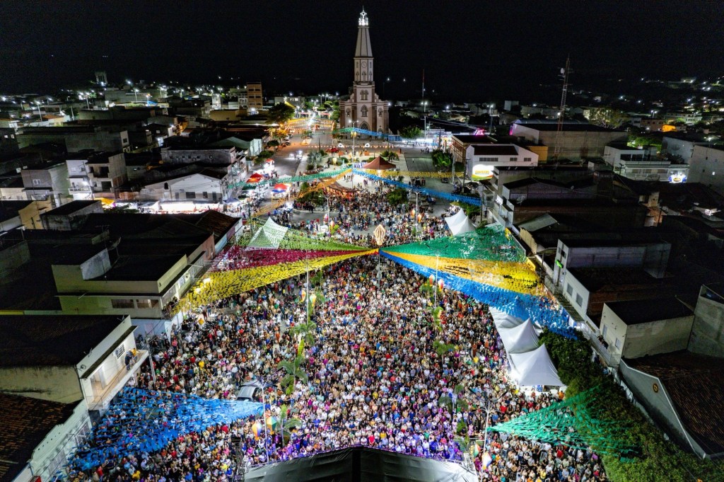 Fé e emoção marcam noite inesquecível com Padre Fabrício em&nbsp;Itapetim