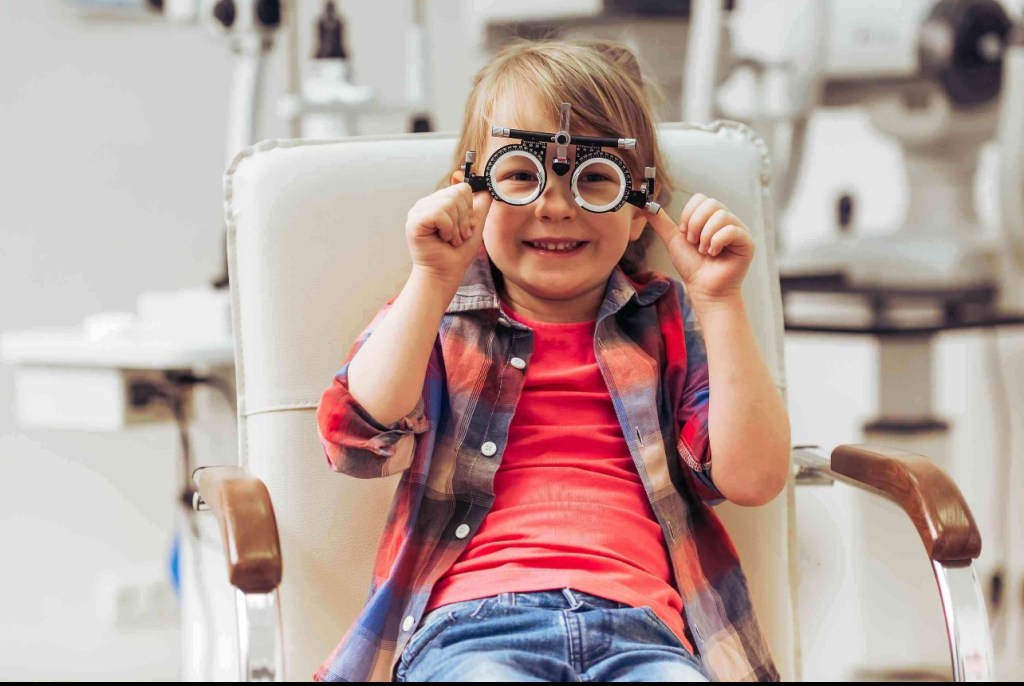 Volta às aulas: oftalmologista explica como a saúde ocular das crianças está associada ao rendimento&nbsp;escolar