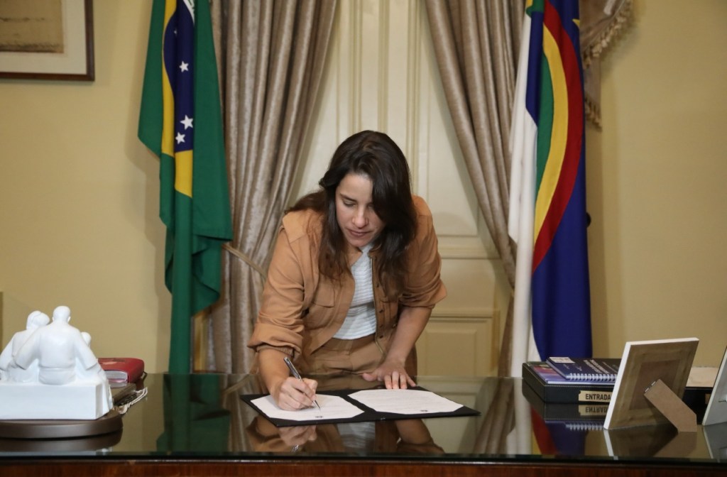 Raquel Lyra nomeia 197 novos analistas e assistentes para a Educação de&nbsp;PE