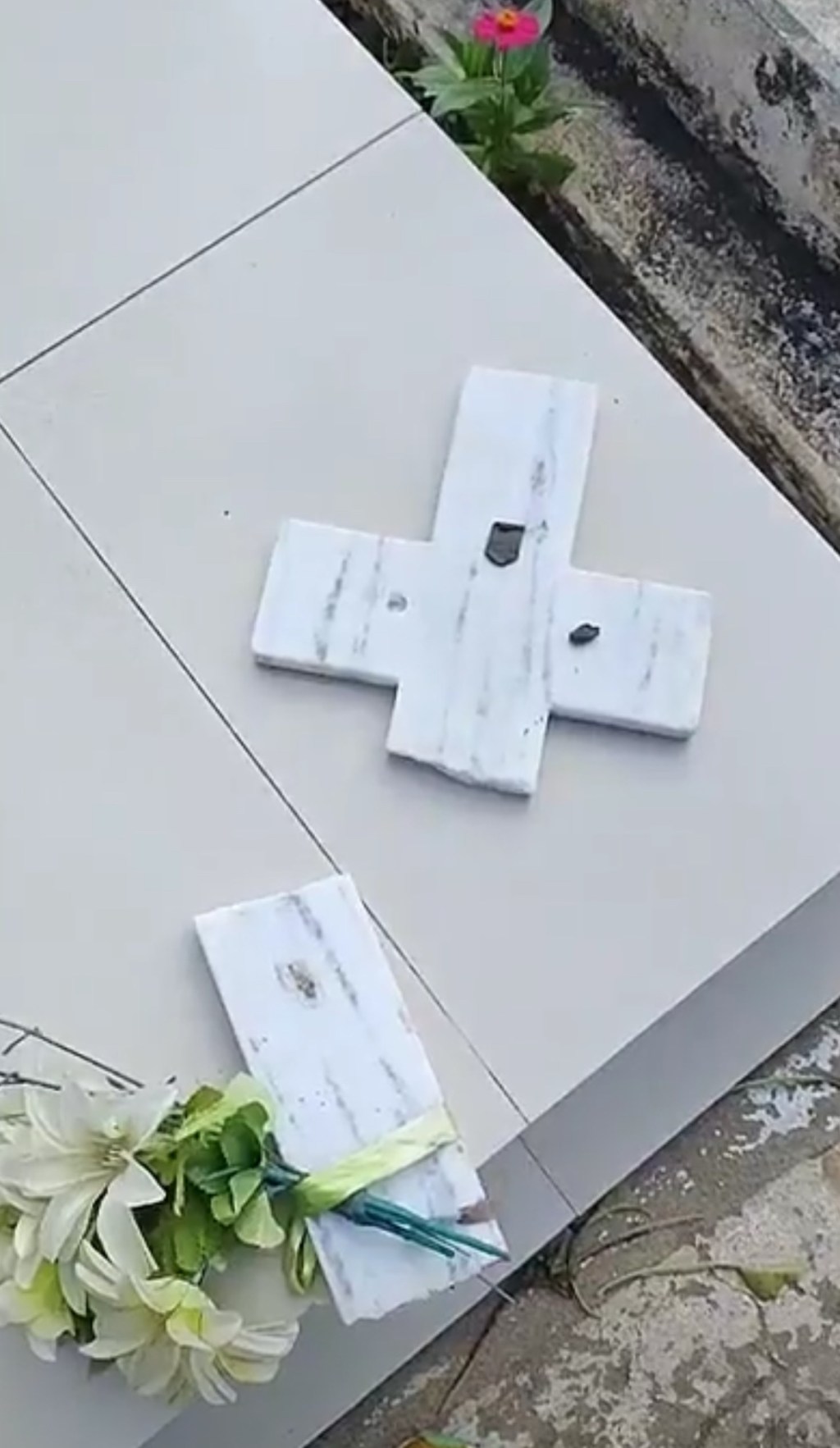 Vândalos invadem cemitérios de Itapetim e furtam 35 peças em&nbsp;bronze