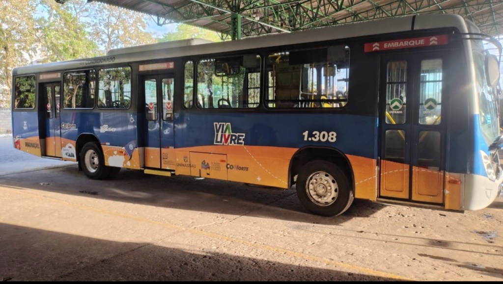 Projeto “Quem Lê, Viaja!” leva incentivo à leitura para dentro dos ônibus da&nbsp;RMR