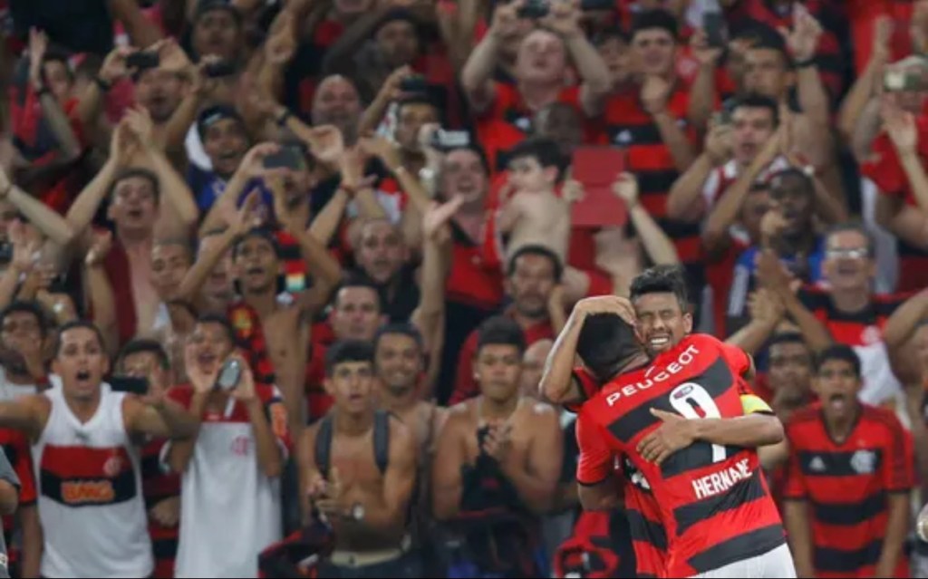 Clima de decisão: promessa de Léo Moura movimenta final entre Flamengo e&nbsp;Palmeiras