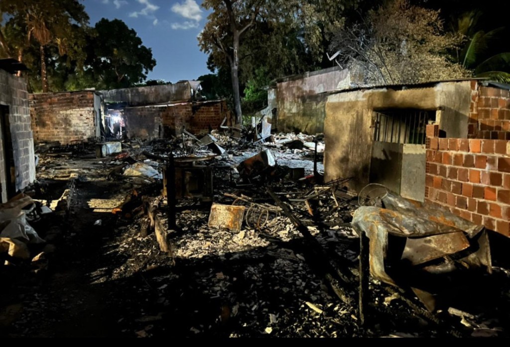 Pai mata esposa e 4 filhos ao incendiar barraco e destrói casas de mais de 20 famílias na comunidade&nbsp;Icauã