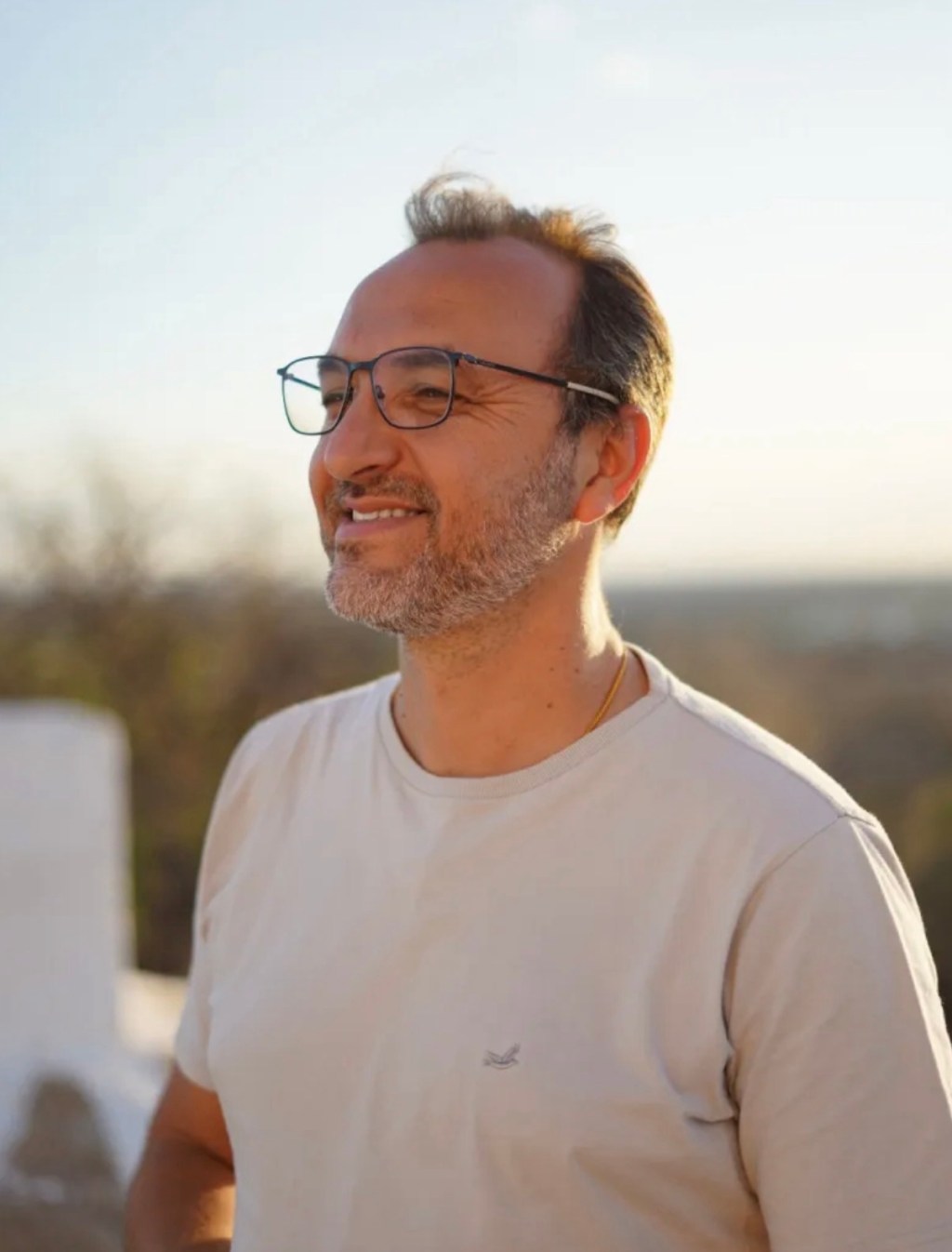 Prefeito de São José do Egito acata clima político e cancela show de Zezé Di Camargo; medida levanta críticas e debate sobre uso de poder público para gerir&nbsp;cultura