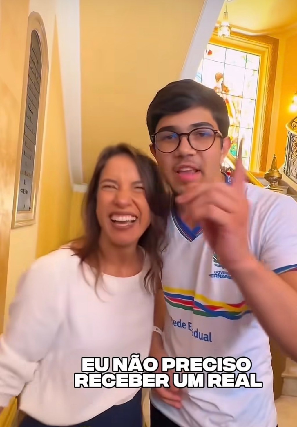 Estudante da rede pública que viralizou defendendo a governadora Raquel Lyra é alvo de boatos, mas história real fala de educação e sonhos&nbsp;internacionais