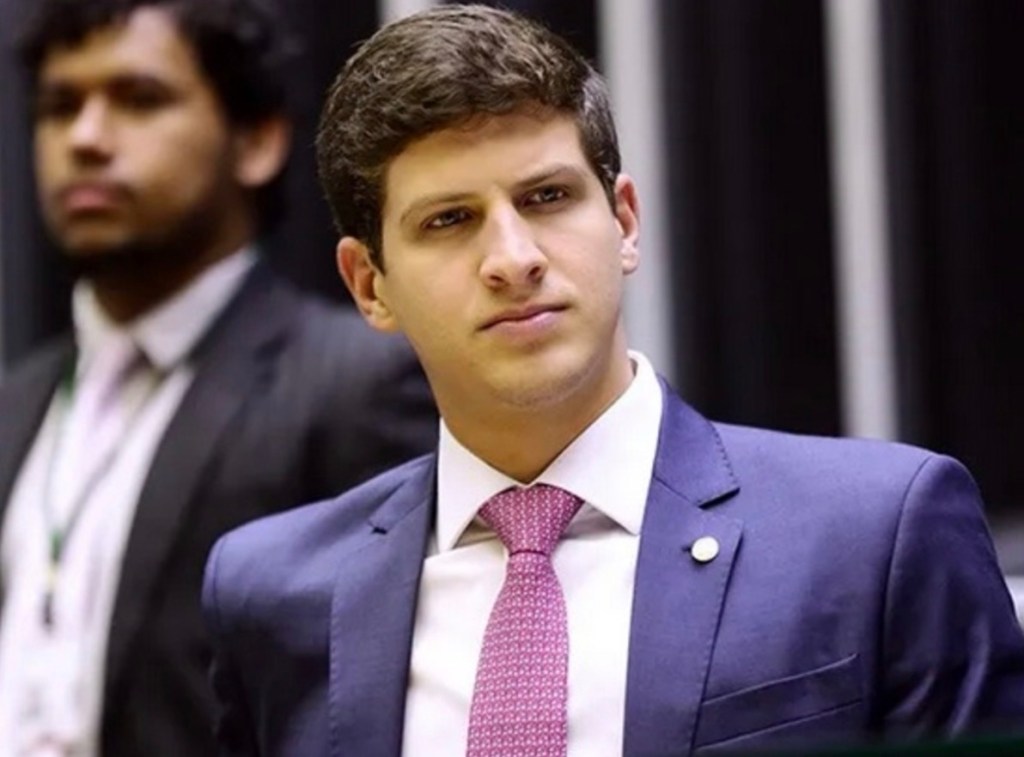 Prefeito João Campos assina nomeação polêmica e vira alvo de denúncia por possível favorecimento em concurso&nbsp;público