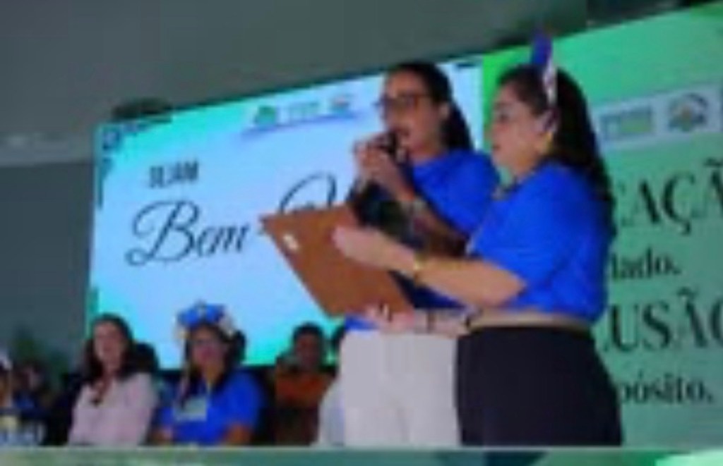 Prefeita Pollyanna Abreu anuncia reajuste salarial acima do piso estadual para professores de&nbsp;Sertânia