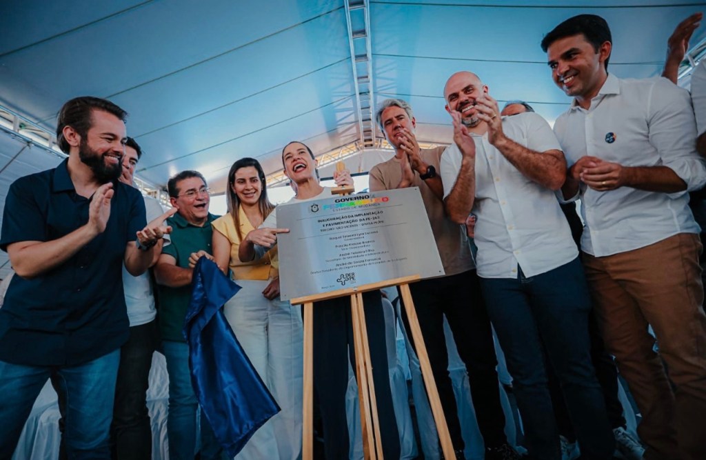 No Sertão, Raquel Lyra inaugura novo trecho da PE-263, autoriza construção de creche e entrega dessalinizadores