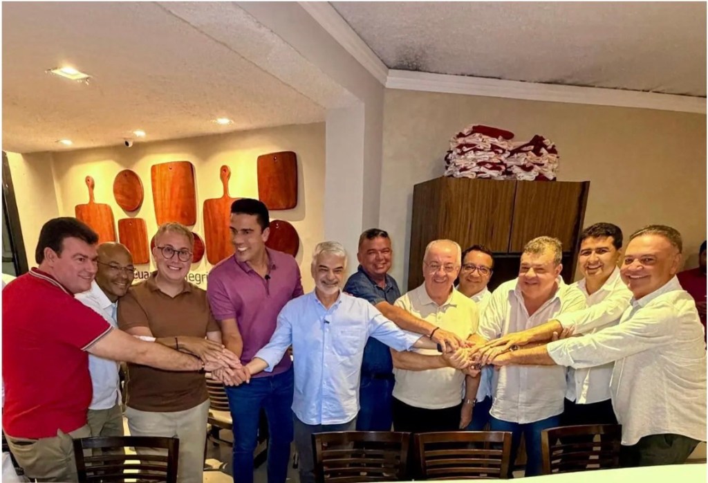 Prefeito de Caruaru se antecipa a Raquel e anuncia apoio à reeleição de Humberto&nbsp;Costa