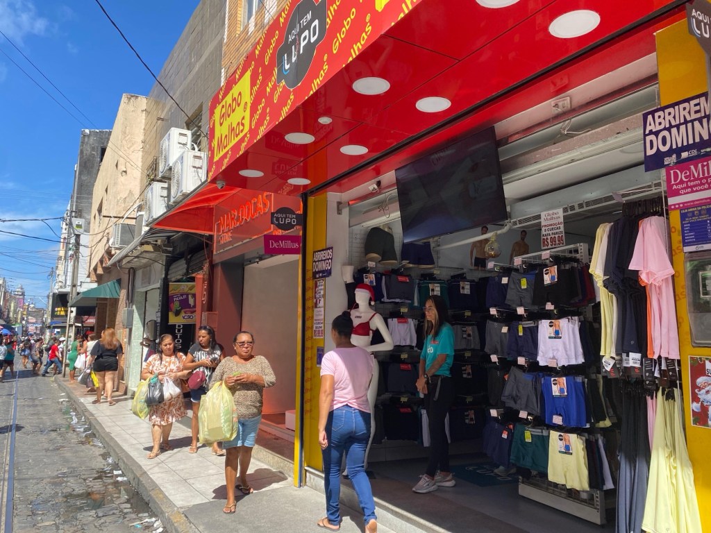 Comércio do Recife será facultativo e shoppings abrirão com horário especial no feriado da terça-feira&nbsp;(21)