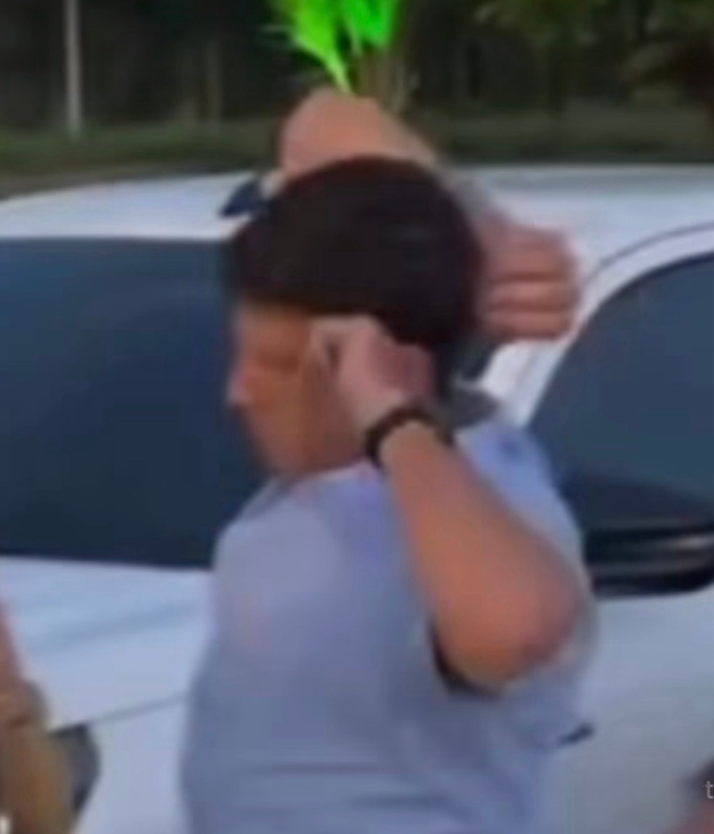 Vídeo mostra João Campos retirando corrente durante ato com&nbsp;apoiadores