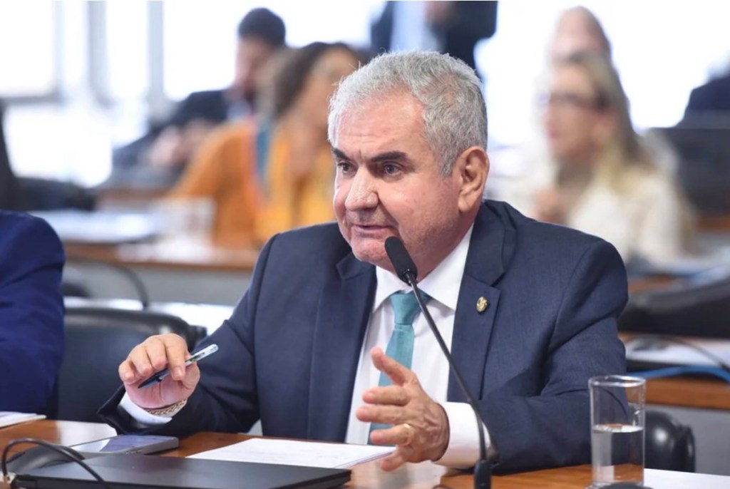 Senador Angelo Coronel rompe com PT e anuncia apoio a Flávio Bolsonaro na corrida&nbsp;presidencial
