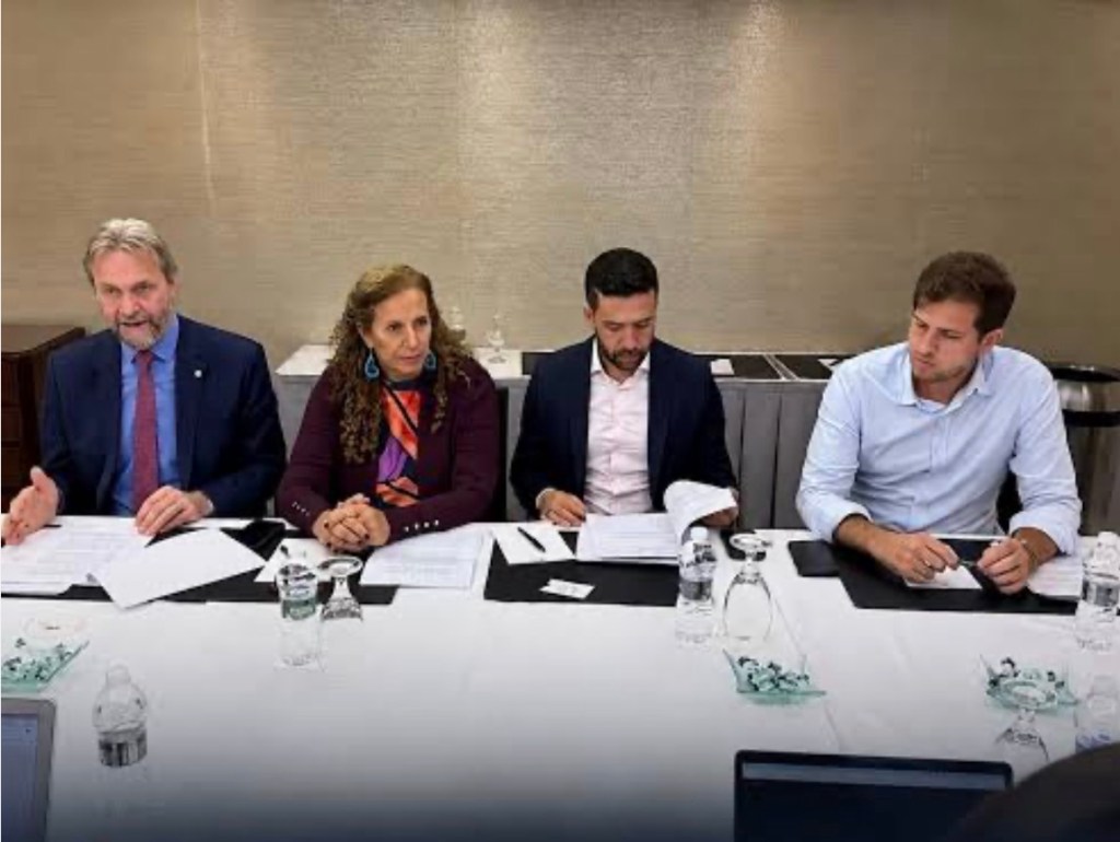 Governo Lula envia André Janones e Jandira Feghali em comitiva aos EUA para discutir tarifas e classificação de facções&nbsp;criminosas