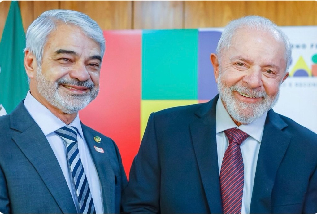 Humberto Costa chuta o balde e sinaliza que apoio de Lula em PE  não está&nbsp;definido
