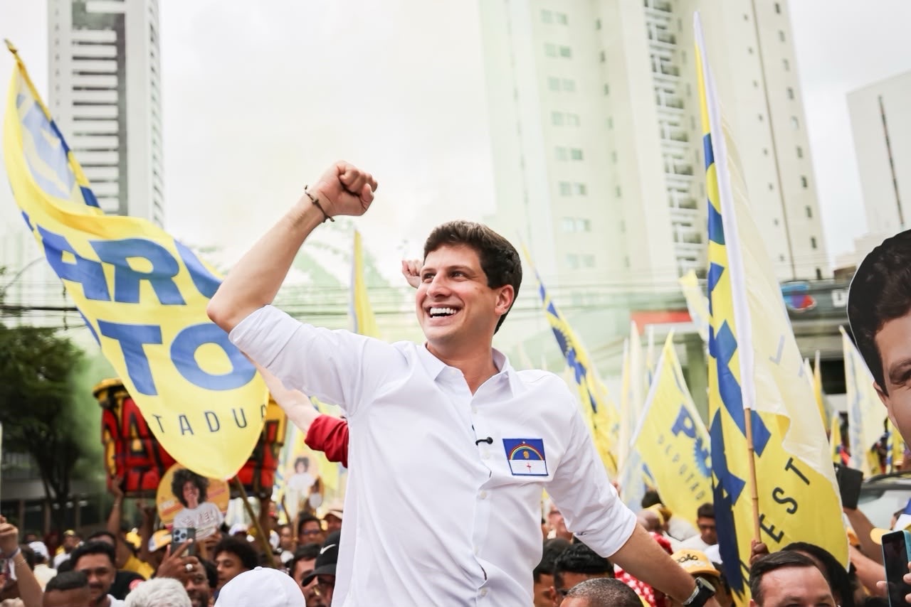 João Campos é oficializado candidato ao Governo de Pernambuco e prega união da base aliada